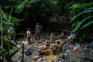 ‘Necesito un futuro para mis hijos’: miles de venezolanos se arriesgan en una selva mortal para llegar a EE.UU - Julie Turkewitz