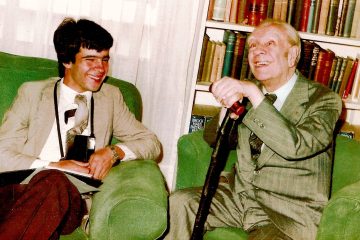 Claudio Pérez Míguez y Jorge Luis Borges, en 1982, en Buenos Aires