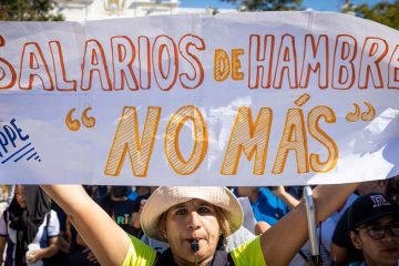 Trabajadores del sector publico participan en una manifestación en Maracaibo (Venezuela).
Cortesía: Henry Chirinos (EFE)